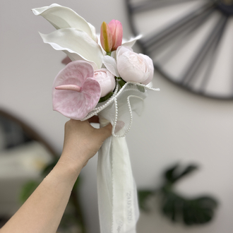 “Blush Ivory Gelin Buketi
