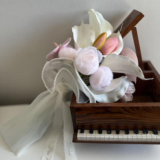 “Blush Ivory Gelin Buketi