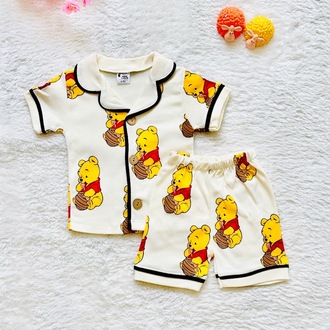 Winnie the pooh baskılı Şortlu alt üst bebek pijama takımı