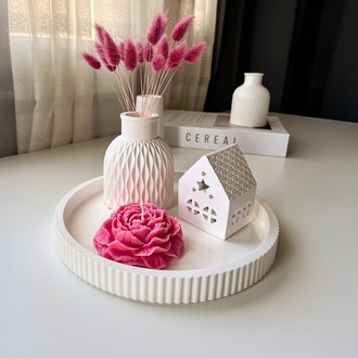 Dekoratif Tabak, Vazo, Ev Figürlü Mumluk ve Nar Çiçeği Kokulu Şakayık Soya Mumu