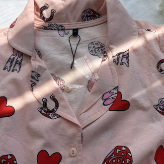 PEMBE KOVBOY KALP DESENLİ ŞORTLU TAKIM