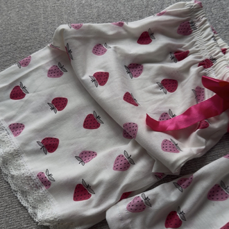 Pamuklu Çilekli pijama takımı