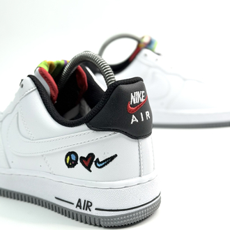 NIKE AIR FORCE 1 LOW ’07 LV8 PEACE LOVE