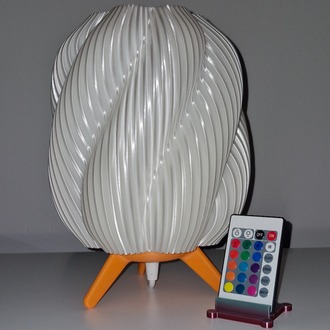 Silk İnci Beyaz Abajur – Pastel Turuncu Ayaklı (Uzaktan Kumandalı LED Işıklı)