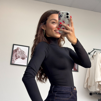 Yanı Büzgülü Siyah Boğazlı Bodysuit