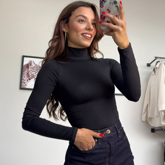 Yanı Büzgülü Siyah Boğazlı Bodysuit