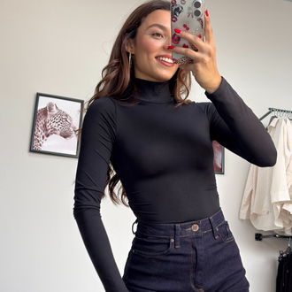 Yanı Büzgülü Siyah Boğazlı Bodysuit