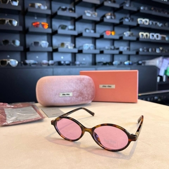 miu miu Pembe Cam Polarize Güneş Gözlüğü