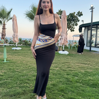 Askılı siyah elbise