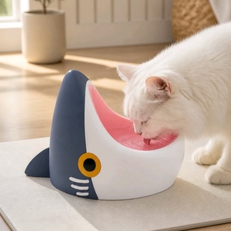 Köpekbalığı Tasarımlı Kedi Su Kabı