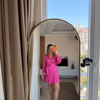 Pembe elbise kemerli