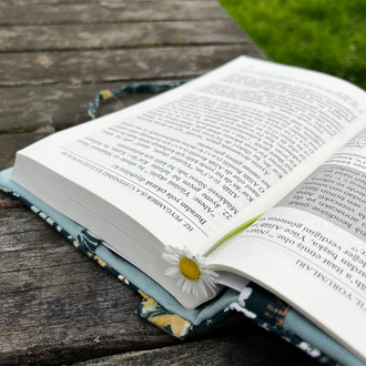 Çiçek Desenli Kitap Kılıfı