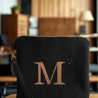 M Harfi Kanaviçe Clutch Çanta