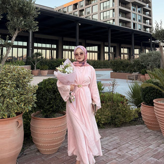 Pelerinli elbise pembe