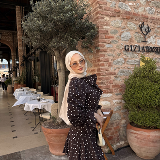 Puantiyeli kat kat etekli takım kahverengi