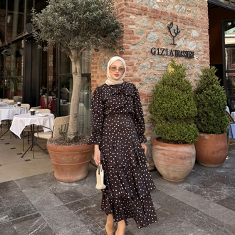 Puantiyeli kat kat etekli takım kahverengi