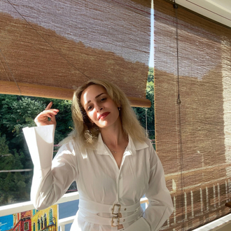 Geniş kuşaklı gold kemerli Poplin gömlek