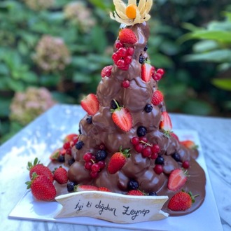 4-6 kişilik Profiterol Kulesi