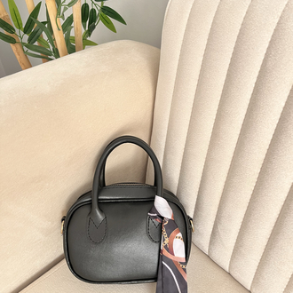Fularlı siyah mini bag