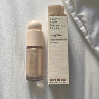Rare beauty likit fırçalı highlighter (enlighten)