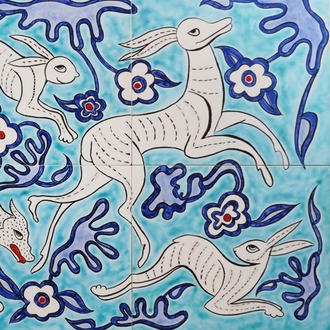 El Yapımı Çini Pano – Av Sahneli Geyik & Tavşan Kompozisyonu