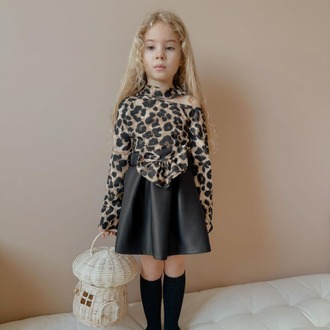 Leopar Omuz ve Fiyonk Detaylı Elbise