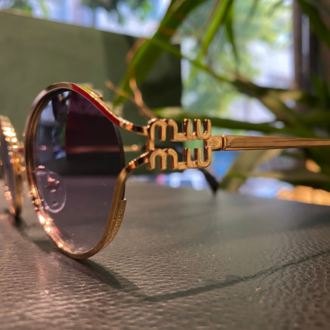 Miu Miu Vintage Oval Metal Güneş Gözlüğü - Altın Çerçeve - Degrade Siyah Cam