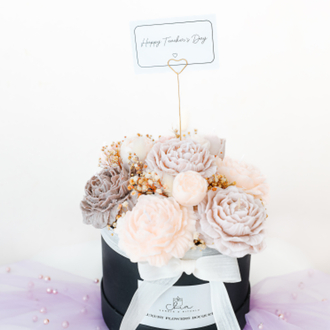 Beige Bloom Candle Bouquet