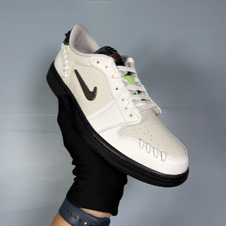 Jordan Low Altın Siyah Kedi