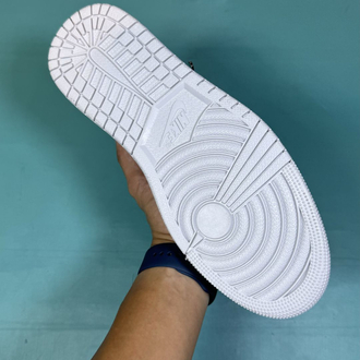 Jordan Low Silver Ash