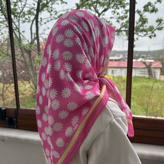 Pembe küçük papatyalar çocuk...
