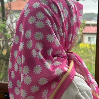 Pembe küçük papatyalar çocuk...