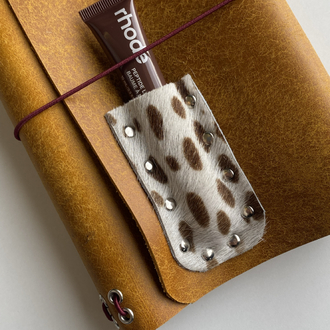 Cowhide Detaylı Charmlı | Hakiki Deri | İki bölmeli | A5 size