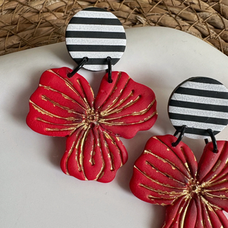 Çizgili çiçek küpeler