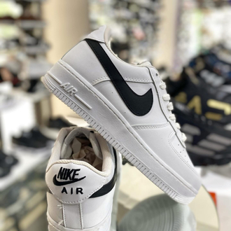 Nike Air Force 1 '07 – Beyaz / Siyah Detaylı Sneakers