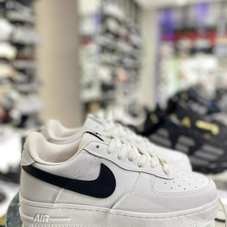 Nike Air Force 1 '07 – Beyaz / Siyah Detaylı Sneakers