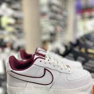 Nike Air Force 1 '07 – Beyaz / Bordo Detaylı Sneakers