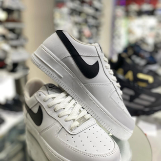 Nike Air Force 1 '07 – Beyaz / Siyah Detaylı Sneakers