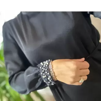 Cashmere Moda Kuşaklı Tam Boy Kolları İncili ve Taşlı Saten Elbise