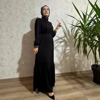 Cashmere Moda Kuşaklı Tam Boy Kolları İncili ve Taşlı Saten Elbise