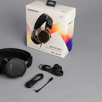 SteelSeries Arctis Pro Hi-Res RGB Kablolu Oyuncu Kulaklığı