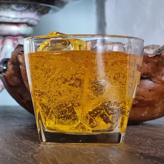 : "On The Rocks" Jel Mum Sandal Ağacı Kokulu-Viski Estetiğinde Dekoratif Mum-Lüks Hediye