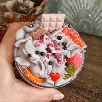 Tatlı Görünümlü Yoğun Çikolata Kokulu Doğal Soya Wax Mum