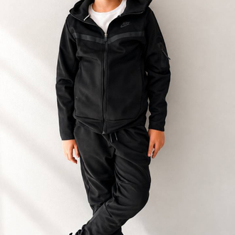 NİKE Tech Model