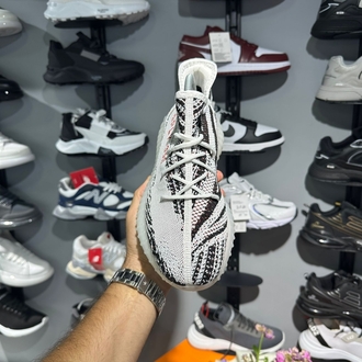 BEYAZ YEEZY 350 BOOST