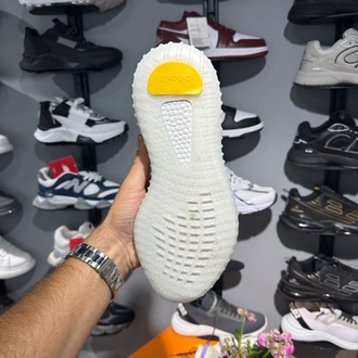 BEYAZ YEEZY 350 BOOST