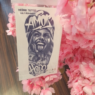 sonradan kararan gangsta kadın dolar hop ve Amor yazı desen geçici dövme