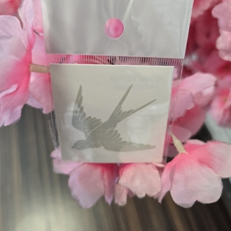 sonradan Kararan kırlangıç desen geçici dövme