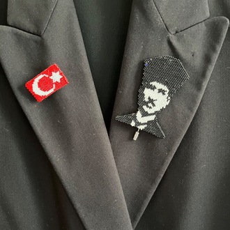 türk bayrağı ve Atatürk broş