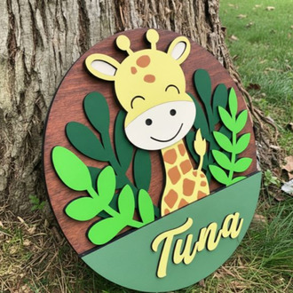Özel İsimli Ahşap Bebek Kapı Süsü - 30 cm Zürafa ve Safari Temalı El Boyaması